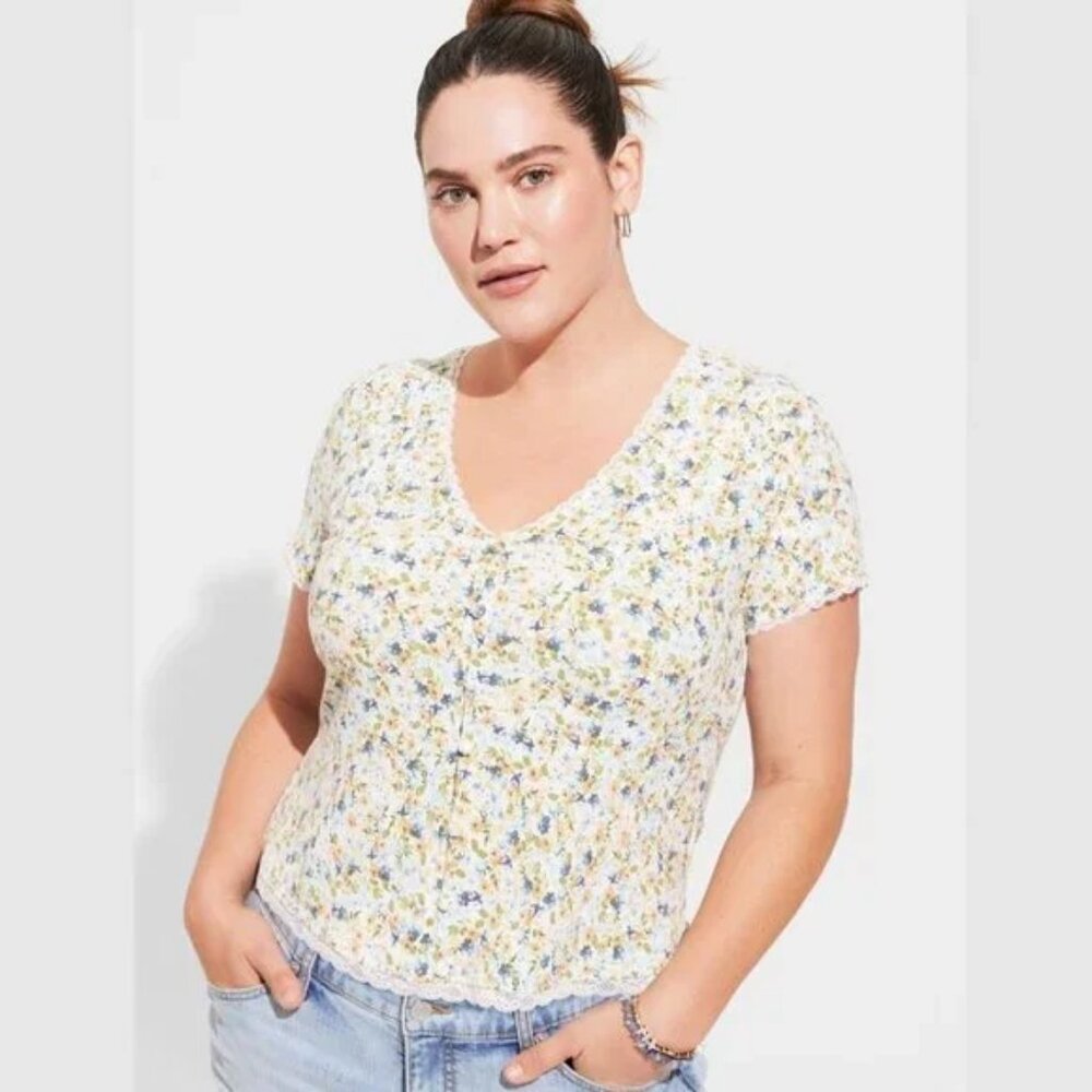 NWT Torrid Fitted Supersoft Rib V-Neck Lace Trim Button Crop Tee